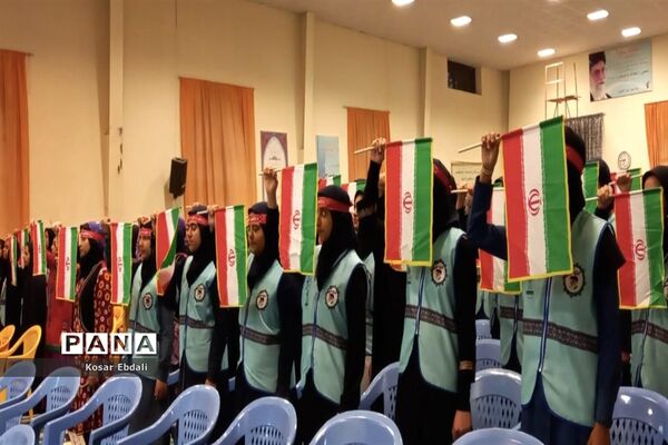 رونمایی از کتابچه‌های همراه مهربان من و خاطرات اردو