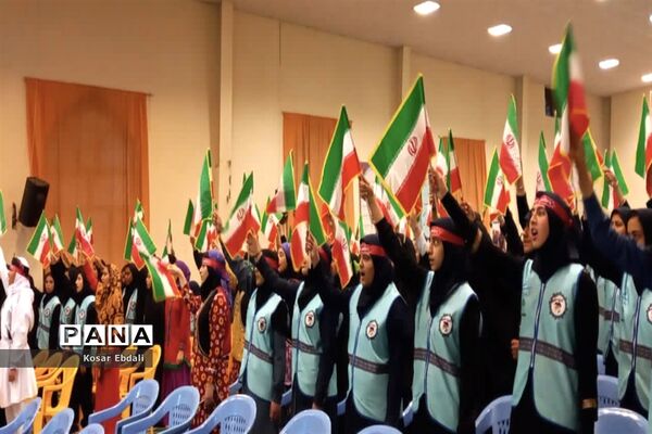 رونمایی از کتابچه‌های همراه مهربان من و خاطرات اردو