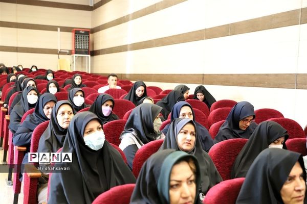 تجلیل از برگزیدگان جشنواره تجارب برتر استان کرمانشاه