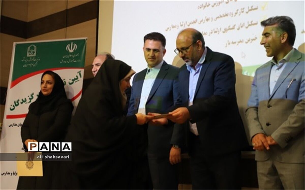 خروجی تربیت چند ساحتی، تربیت دانش‌آموزان موفق نسل فعلی است