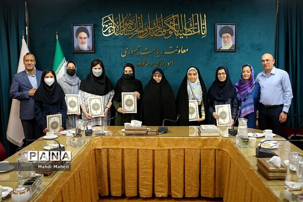 نشست معاون رئیس‌جمهوری در امور زنان و خانواده با رتبه‌های برتر کنکور سراسری