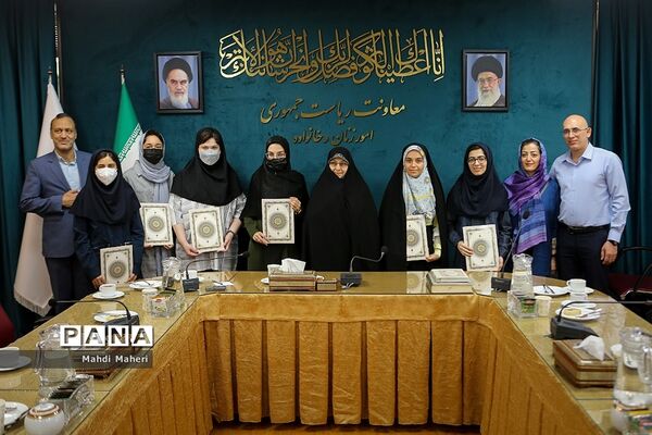 نشست معاون رئیس‌جمهوری در امور زنان و خانواده با رتبه‌های برتر کنکور سراسری