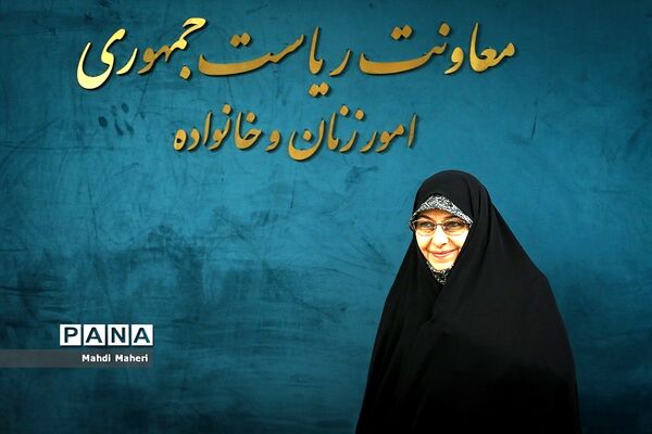 نشست معاون رئیس‌جمهوری در امور زنان و خانواده با رتبه‌های برتر کنکور سراسری