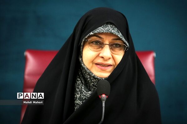 نشست معاون رئیس‌جمهوری در امور زنان و خانواده با رتبه‌های برتر کنکور سراسری