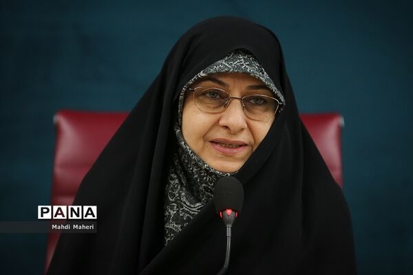 نشست معاون رئیس‌جمهوری در امور زنان و خانواده با رتبه‌های برتر کنکور سراسری