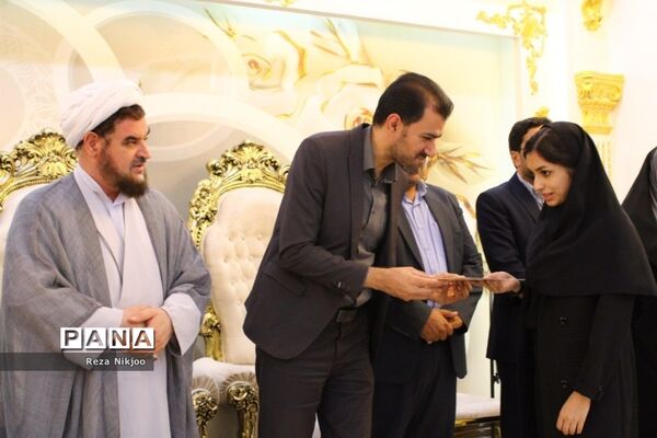 گردهمایی صمیمانه با رتبه‌های برتر کنکور