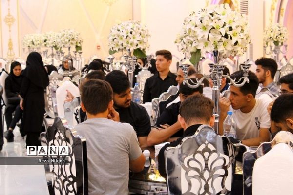 گردهمایی صمیمانه با رتبه‌های برتر کنکور