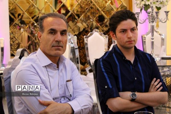 گردهمایی صمیمانه با رتبه‌های برتر کنکور