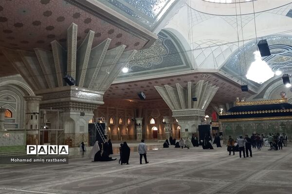 حضور دانش‌آموزان منطقه ۱۳ در حرم مطهر امام خمینی به‌مناسبت هفته دولت