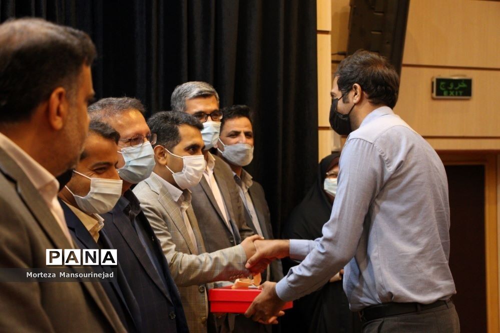 تجلیل از کارکنان اداره‌کل آموزش و پرورش هرمزگان