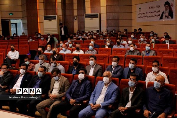 تجلیل از کارکنان اداره‌کل آموزش و پرورش هرمزگان