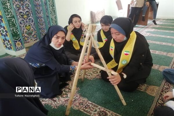 آموزش مهارت تشکیلاتی چوب و گره در دبیرستان عصمت صفادشت ملارد