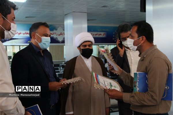 استقبال گرم مسئولان آموزش و پرورش استان از دانش‌آموزان در بازگشت از اردوی قطبی