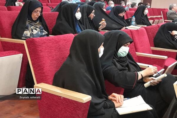 برگزاری جلسه پروژه مهر با حضور مدیران مدارس منطقه ۱۳