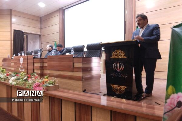 نشست مشترک مدیران مدارس با فرماندار و اعضای شورای اداری کاشمر