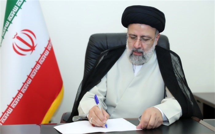 شعر آئینی به برکت انقلاب اسلامی به شکوفایی و درخشندگی کم‌نظیری رسیده است