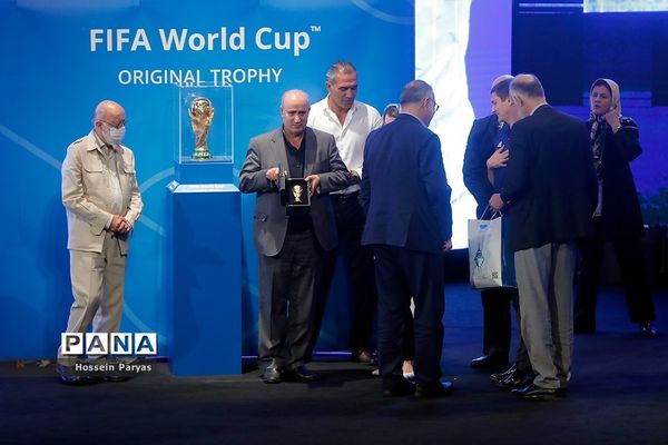 رونمایی از کاپ جام جهانی ۲۰۲۲ در برج میلاد تهران