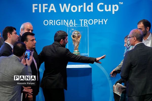 رونمایی از کاپ جام جهانی ۲۰۲۲ در برج میلاد تهران
