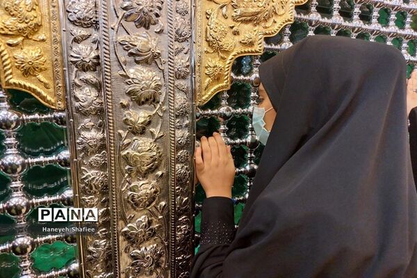 گردشگری رویداد‌محور، حضور دانش‌آموزان دختر عضو سازمان دانش‌آموزی استان فارس در حرم مطهر حضرت شاهچراغ(ع)
