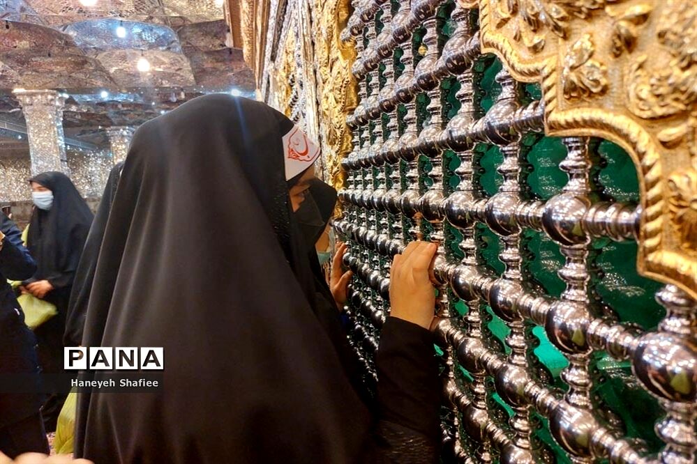 گردشگری رویداد‌محور، حضور دانش‌آموزان دختر عضو سازمان دانش‌آموزی استان فارس در حرم مطهر حضرت شاهچراغ(ع)