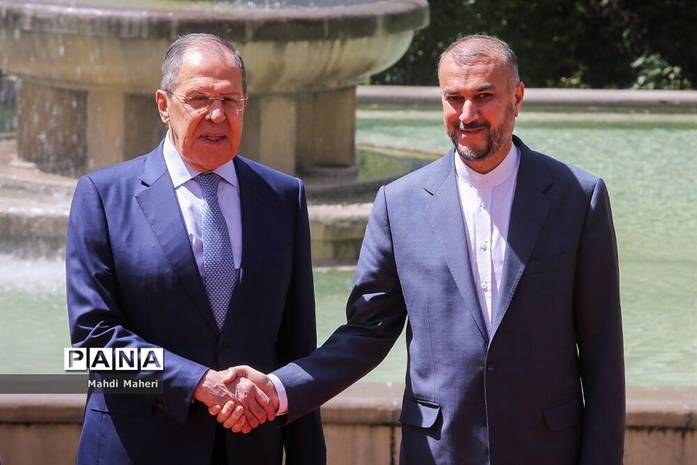رایزنی وزیران خارجه ایران و روسیه درباره مسائل دوجانبه