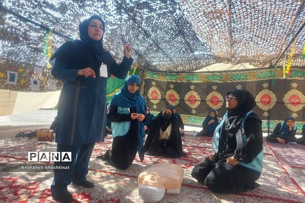 آموزش مهارت‌های اجتماعی به دانش‌آموزان در اردوی قطبی دختران