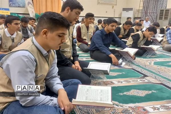 برگزاری ‌محفل انس با قرآن در ‌اردوی قطبی - گلستان