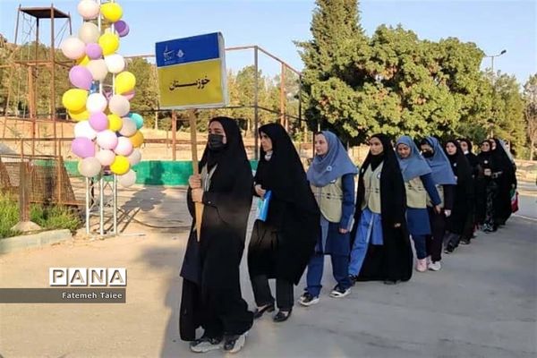 اولین روز حضور دانش‌آموزان خوزستان در اردوی قطبی لرستان