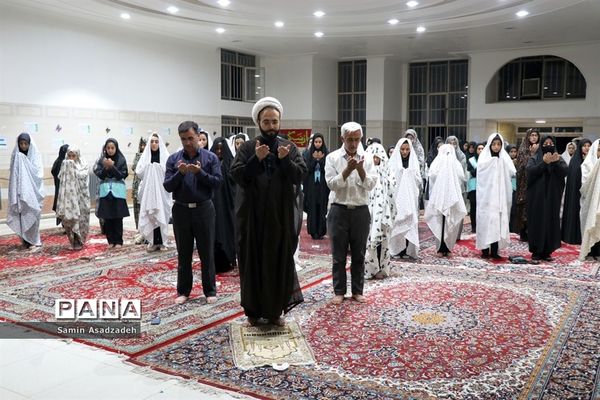 محفل انس با قرآن اعضای دختر سازمان دانش‌آموزی در اردوی قطبی آذربایجان غربی