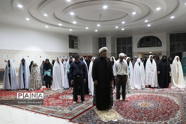 محفل انس با قرآن اعضای دختر سازمان دانش‌آموزی در اردوی قطبی آذربایجان غربی