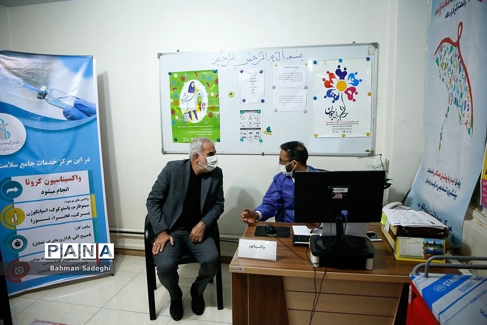 تزریق  دُز یادآور واکسن کرونا به  وزیر آموزش و پرورش