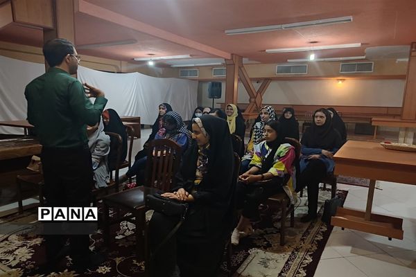 برگزاری‌آموزش‌های مهارت‌ و یادگیری‌ در تابستان شاد مدرسه فرزانگان ورامین