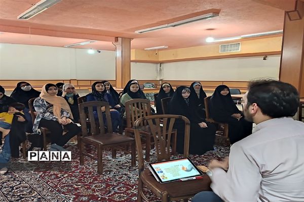 برگزاری‌آموزش‌های مهارت‌ و یادگیری‌ در تابستان شاد مدرسه فرزانگان ورامین