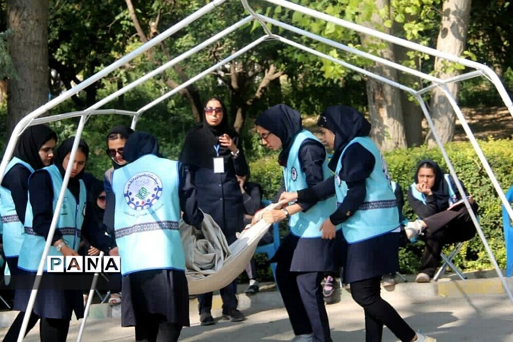 دوره آموزش چادرزنی و اسکان در طبیعت، در اردوی قطبی دختران