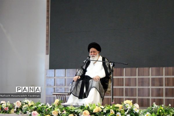 مراسم بدرقه کاروان دانش‌آموزی اربعین حسینی