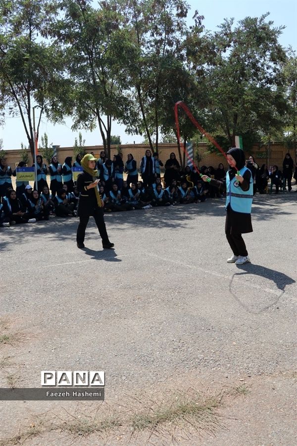 نشست جهاد تبیین اعضای دختر سازمان دانش‌آموزی در اردوی قطب 5 آذربایجان غربی