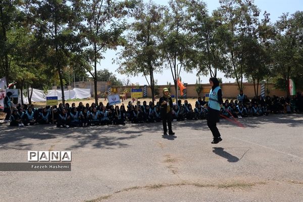 نشست جهاد تبیین اعضای دختر سازمان دانش‌آموزی در اردوی قطب 5 آذربایجان غربی