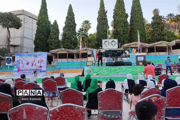 برگزاری همایش تامین دو هزار بسته  لوازم التحریر برای دانش‌آموزان سزاوار و بی سرپرست در شیراز