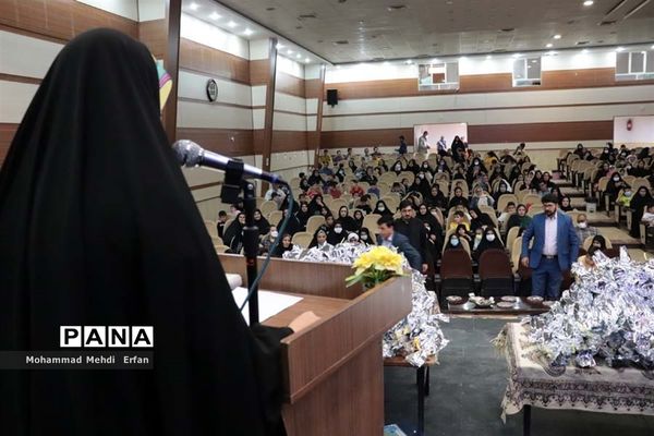 آیین اعطای گواهینامه قرآنی در آباده