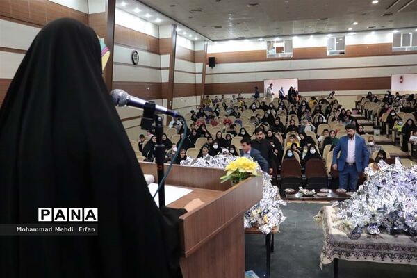 آیین اعطای گواهینامه قرآنی در آباده