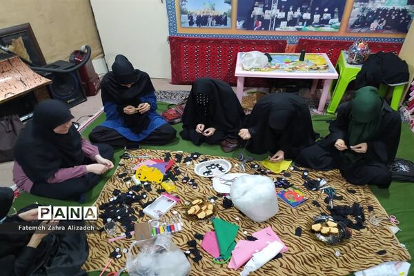 تهیه بسته‌های اهدایی برای شاد کردن زواران کوچک اربعین حسینی در کرج
