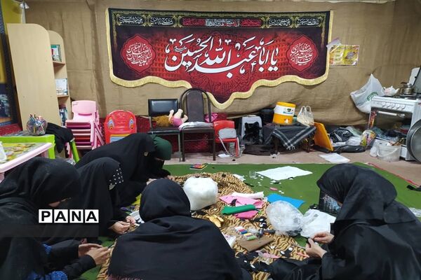 تهیه بسته‌های اهدایی برای شاد کردن زواران کوچک اربعین حسینی در کرج