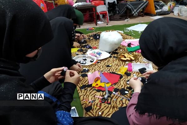 تهیه بسته‌های اهدایی برای شاد کردن زواران کوچک اربعین حسینی در کرج
