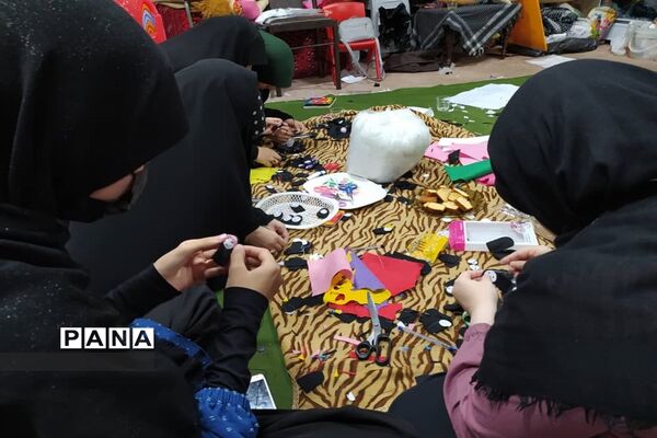 تهیه بسته‌های اهدایی برای شاد کردن زواران کوچک اربعین حسینی در کرج