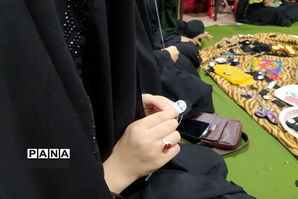 تهیه بسته‌های اهدایی برای شاد کردن زواران کوچک اربعین حسینی در کرج
