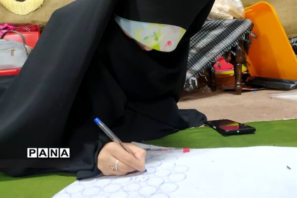 تهیه بسته‌های اهدایی برای شاد کردن زواران کوچک اربعین حسینی در کرج