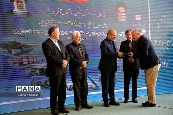 مراسم رونمایی و واگذاری مرحله نخست ناوگان حمل و نقل شهری