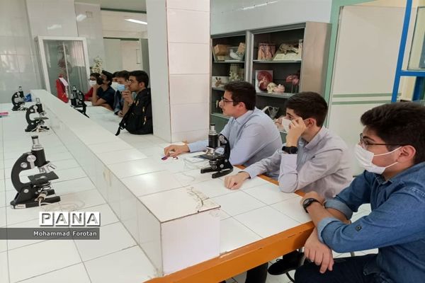 ویژه‌برنامه ورود دانش‌آموزان پایه دهم به مدرسه توحید