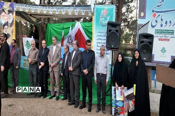 حضور دانش‌آموزان یزد در اردوی قطب اصفهان