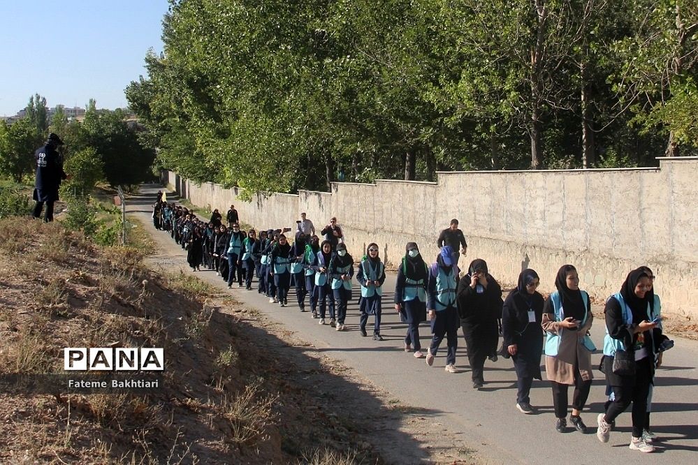 کوه‌پیمایی دانش‌آموزان عضو سازمان دانش‌آموزی اردو قطبی در دماوند